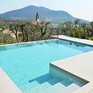 https://borgo-petrarca.hotelinveneto.com